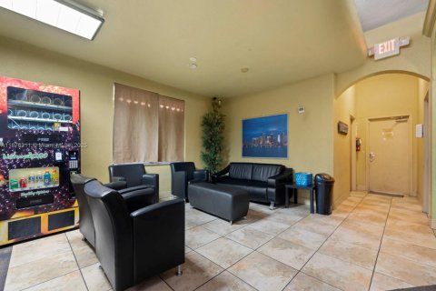 Commercial property in Miami, Florida № 1928629 - photo 23