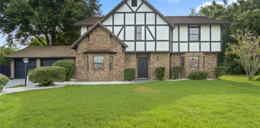 Casa en Kissimmee, Florida 6 dormitorios, 354.61 m2 № 2218906