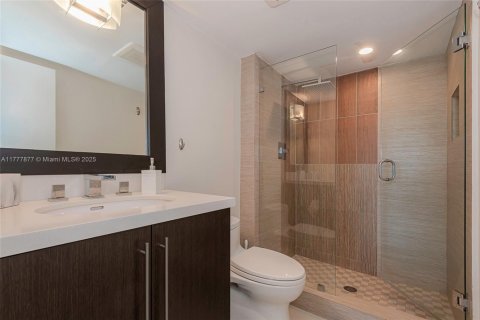 Condo in Sunny Isles Beach, Florida, 2 bedrooms  № 1711408 - photo 30