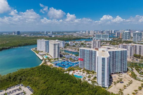 Condo in Sunny Isles Beach, Florida, 2 bedrooms  № 1711408 - photo 8