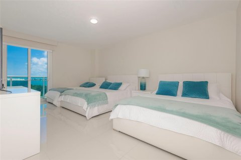 Condo in Sunny Isles Beach, Florida, 2 bedrooms  № 1711408 - photo 25
