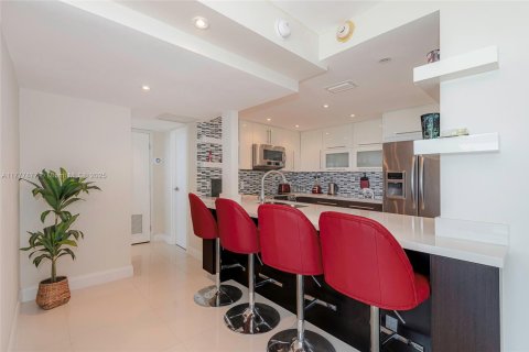 Condo in Sunny Isles Beach, Florida, 2 bedrooms  № 1711408 - photo 21
