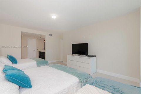 Condo in Sunny Isles Beach, Florida, 2 bedrooms  № 1711408 - photo 27
