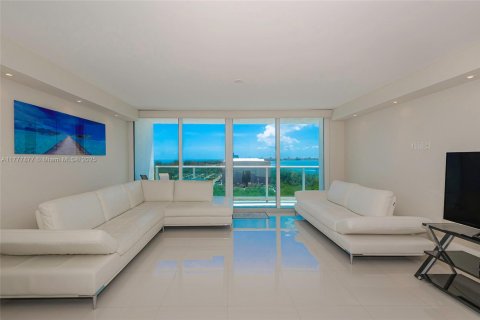 Condo in Sunny Isles Beach, Florida, 2 bedrooms  № 1711408 - photo 1