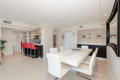 Condo in Sunny Isles Beach, Florida, 2 bedrooms  № 1711408 - photo 20