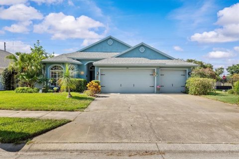 House in Tarpon Springs, Florida 4 bedrooms, 181.62 sq.m. № 1740729 - photo 1