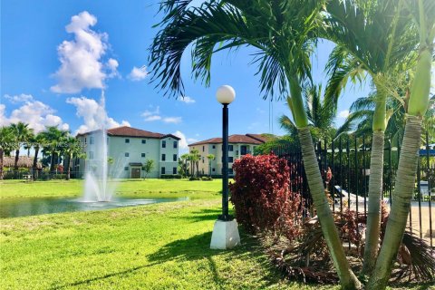 Condo in Miami, Florida, 2 bedrooms  № 1893429 - photo 20