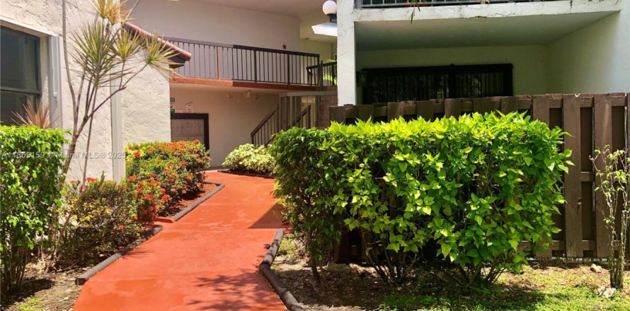 Condo in Miami, Florida, 2 bedrooms  № 1893429