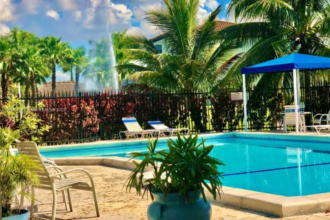 Condo in Miami, Florida, 2 bedrooms  № 1893429 - photo 19