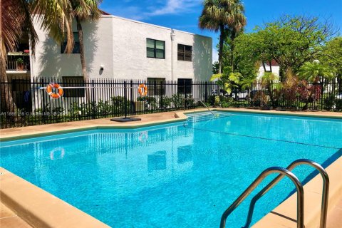 Condo in Miami, Florida, 2 bedrooms  № 1893429 - photo 18