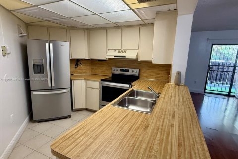 Condo in Miami, Florida, 2 bedrooms  № 1893429 - photo 21