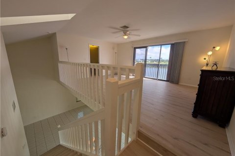 Condo in Cape Coral, Florida, 2 bedrooms  № 2142563 - photo 14