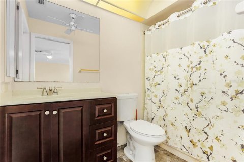 Condo in Cape Coral, Florida, 2 bedrooms  № 2142563 - photo 19