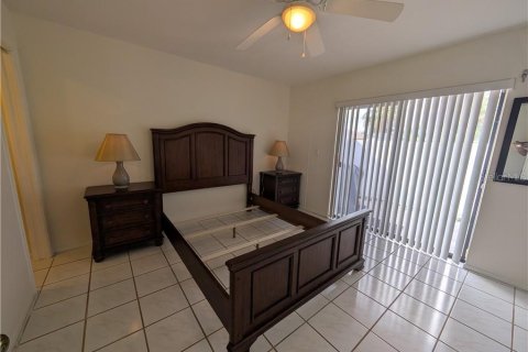 Condo in Cape Coral, Florida, 2 bedrooms  № 2142563 - photo 10