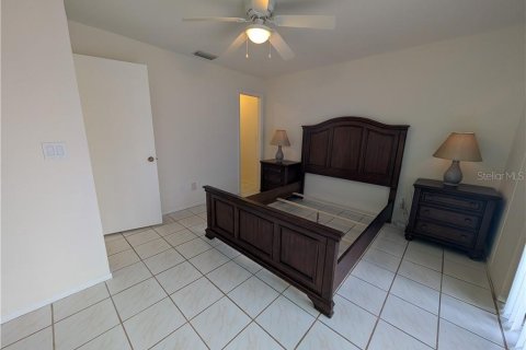 Condo in Cape Coral, Florida, 2 bedrooms  № 2142563 - photo 11