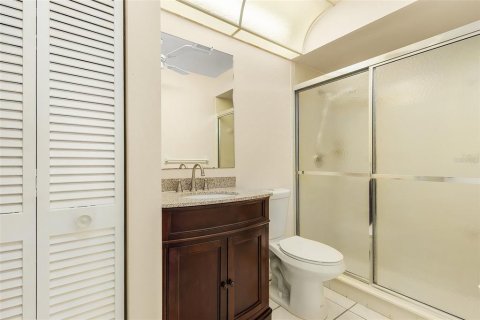 Condo in Cape Coral, Florida, 2 bedrooms  № 2142563 - photo 13