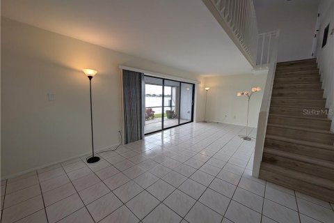 Condo in Cape Coral, Florida, 2 bedrooms  № 2142563 - photo 7