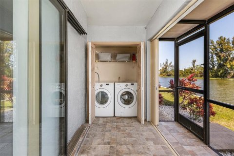 Condo in Cape Coral, Florida, 2 bedrooms  № 2142563 - photo 20
