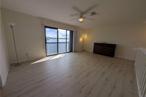 Condo in Cape Coral, Florida, 2 bedrooms  № 2142563 - photo 16