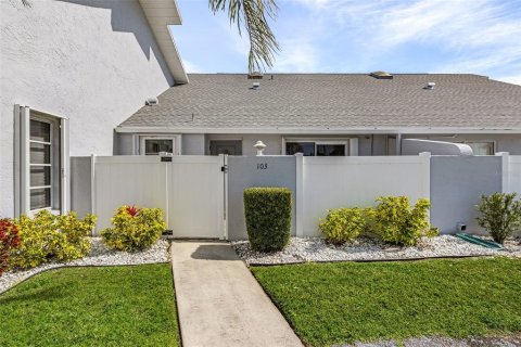 Condo in Cape Coral, Florida, 2 bedrooms № 2142563