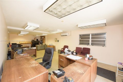 Commercial property in Homestead, Florida № 1691942 - photo 12