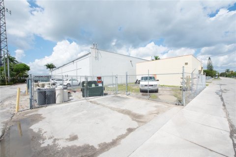 Commercial property in Homestead, Florida № 1691942 - photo 19