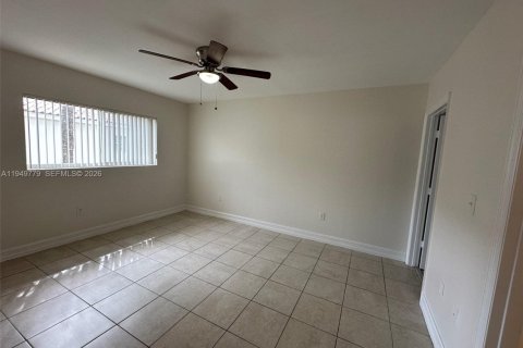 Снять в аренду таунхаус в Форт-Лодердейл, Флорида 3 спальни, 141.21м2, № 2005546 - фото 23
