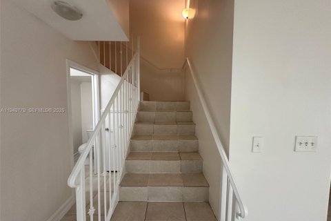 Снять в аренду таунхаус в Форт-Лодердейл, Флорида 3 спальни, 141.21м2, № 2005546 - фото 12