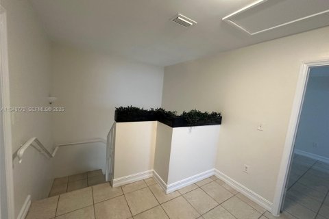 Снять в аренду таунхаус в Форт-Лодердейл, Флорида 3 спальни, 141.21м2, № 2005546 - фото 20