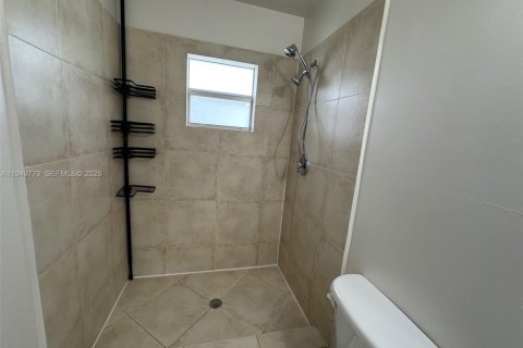 Снять в аренду таунхаус в Форт-Лодердейл, Флорида 3 спальни, 141.21м2, № 2005546 - фото 27