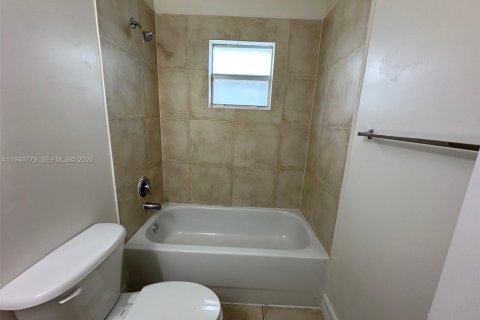 Снять в аренду таунхаус в Форт-Лодердейл, Флорида 3 спальни, 141.21м2, № 2005546 - фото 22