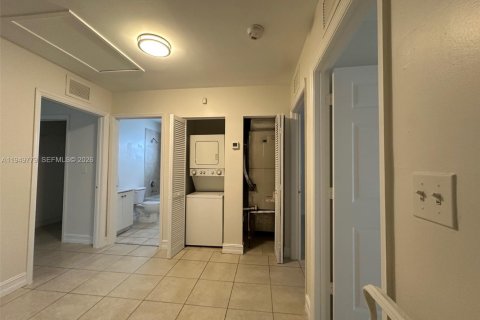 Снять в аренду таунхаус в Форт-Лодердейл, Флорида 3 спальни, 141.21м2, № 2005546 - фото 14