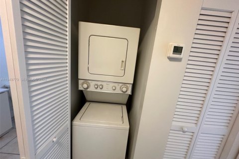 Снять в аренду таунхаус в Форт-Лодердейл, Флорида 3 спальни, 141.21м2, № 2005546 - фото 28