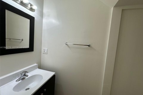 Снять в аренду таунхаус в Форт-Лодердейл, Флорида 3 спальни, 141.21м2, № 2005546 - фото 11