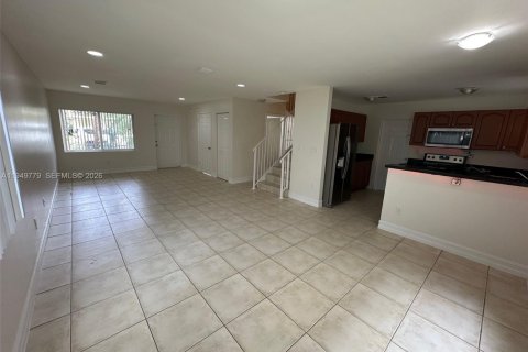 Снять в аренду таунхаус в Форт-Лодердейл, Флорида 3 спальни, 141.21м2, № 2005546 - фото 9