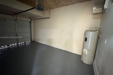 Снять в аренду таунхаус в Форт-Лодердейл, Флорида 3 спальни, 141.21м2, № 2005546 - фото 29