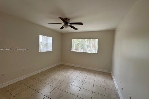 Снять в аренду таунхаус в Форт-Лодердейл, Флорида 3 спальни, 141.21м2, № 2005546 - фото 17