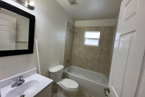 Снять в аренду таунхаус в Форт-Лодердейл, Флорида 3 спальни, 141.21м2, № 2005546 - фото 21