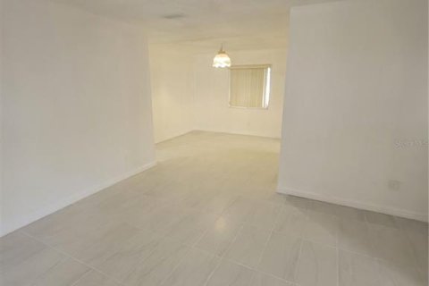 Casa en venta en Titusville, Florida, 4 dormitorios, 157.1 m2 № 2266854 - foto 4