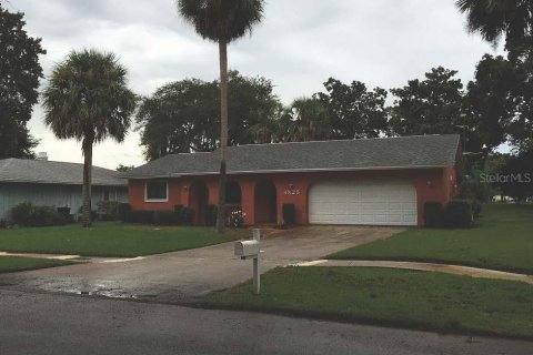 House in Titusville, Florida 4 bedrooms, 157.1 sq.m. № 2266854