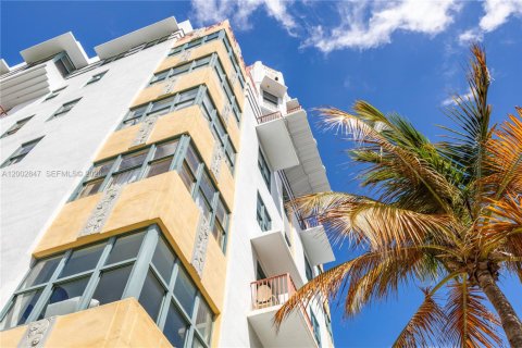 Copropriété à louer à Miami Beach, Floride: 49.8 m2 № 2068069 - photo 13