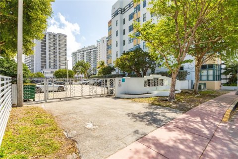 Copropriété à louer à Miami Beach, Floride: 49.8 m2 № 2068069 - photo 20
