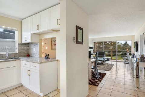 Copropriété à vendre à Tamarac, Floride: 2 chambres, 99.87 m2 № 1985980 - photo 5