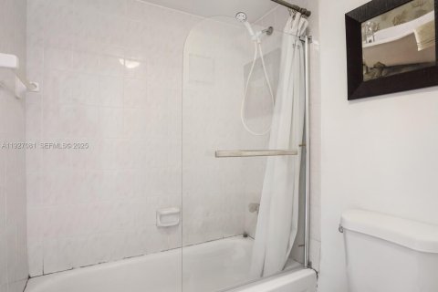 Copropriété à vendre à Tamarac, Floride: 2 chambres, 99.87 m2 № 1985980 - photo 15