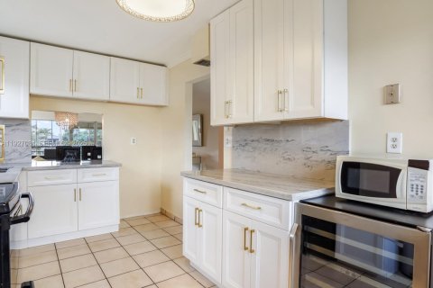 Copropriété à vendre à Tamarac, Floride: 2 chambres, 99.87 m2 № 1985980 - photo 10