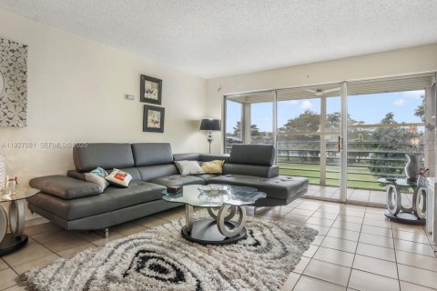 Copropriété à vendre à Tamarac, Floride: 2 chambres, 99.87 m2 № 1985980 - photo 2