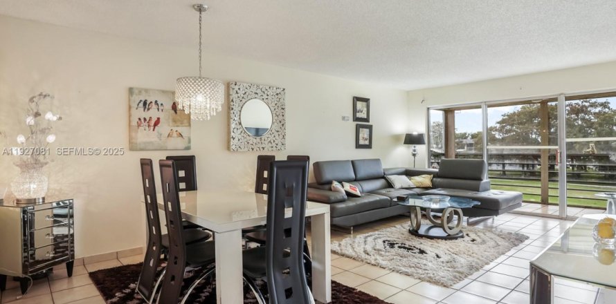 Condo à Tamarac, Floride, 2 chambres № 1985980