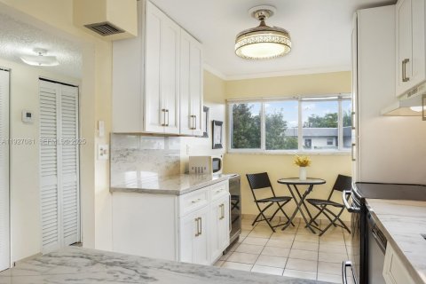 Copropriété à vendre à Tamarac, Floride: 2 chambres, 99.87 m2 № 1985980 - photo 8