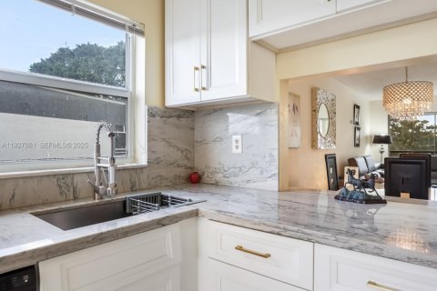 Copropriété à vendre à Tamarac, Floride: 2 chambres, 99.87 m2 № 1985980 - photo 9