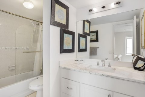 Copropriété à vendre à Tamarac, Floride: 2 chambres, 99.87 m2 № 1985980 - photo 14